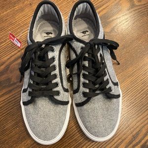 New Rocket Dog Sneakers Size 8 1/2